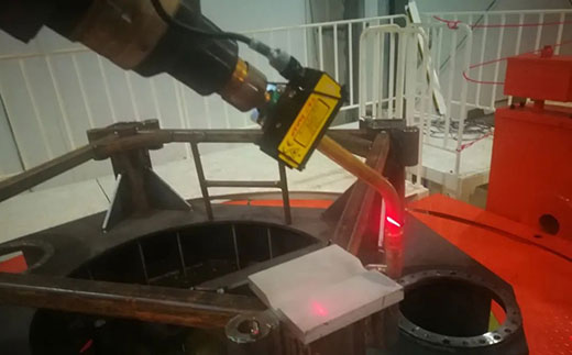 上；；；28圈机械人焊接事情站