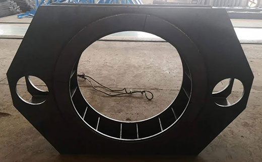 上；；；28圈机械人焊接事情站焊接大型工件