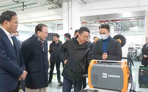 南昌市委常委、副市长王万征一行莅临上；；；28圈集团总部考察