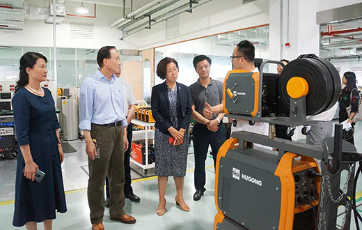 江西省政府副省长吴忠琼带队走访上；；；28圈总部