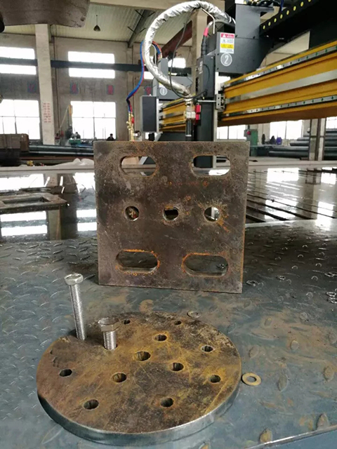 路灯生产厂家用28圈数控等离子切割机现场切割的工件